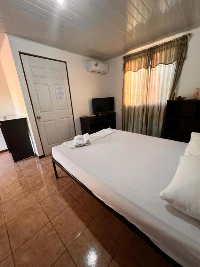 Bed and Breakfast Cabinas Playa Bandera Parrita Zewnętrze zdjęcie