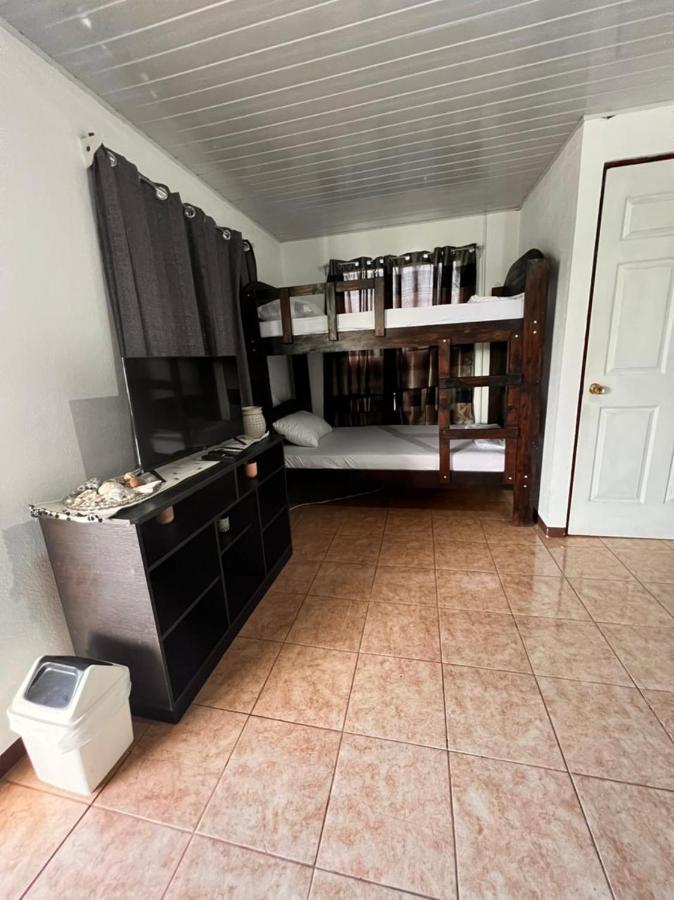 Bed and Breakfast Cabinas Playa Bandera Parrita Zewnętrze zdjęcie